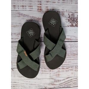 FreeWaters Flip-Flops Sandals Women’s 6 Green Cross Strappy Cushioned